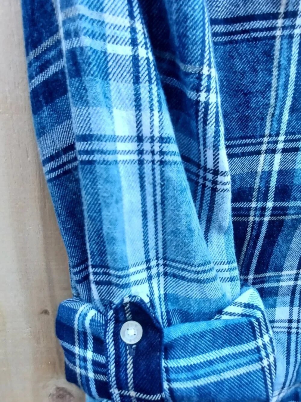 Guess Big Boys Flannel Long Sleeve Button Down Shirt (never worn) Size 12